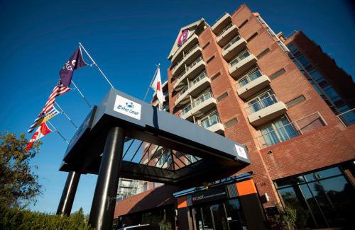 Inner Harbour Hotel | Coast Victoria Hotel & Marina by APA