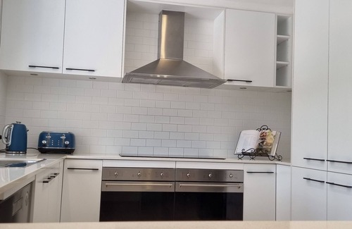 Kincumber South House | Coastal bush retreat> Space,Nature,Relaxation, Dual swim spa and fireplace