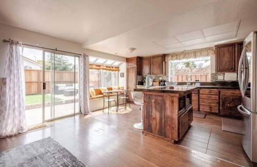 Marina House | Coastal City Haven