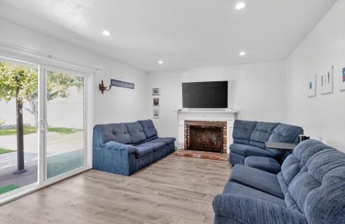 Sea View Estates House | Coastal Escape with Private Mini Golf home