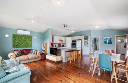 Waitarere Beach House | Coastal Family Escape - Waitarere Beach Retreat