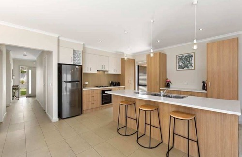 Indented Head House | Coastal Holiday Living Bay Views Prime Location