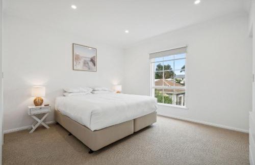 Glenelg South House | Coastal Luxury 3-Bed Townhouse 150m from Beach