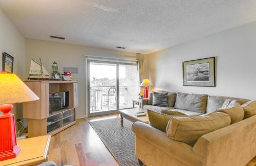 South Beach Apartment | Coastal Sea Pines Escape Walk to Beach!