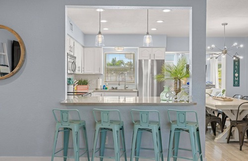 Clearwater House | Coastal Vibe Private Heated Pool Hot Tub Near Beaches