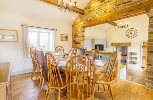 Mickleton Cottage | COBBLERS BARN, pet friendly, with hot tub in Mickleton, Teesdale
