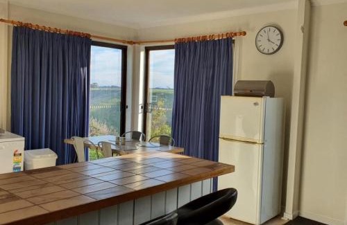 Cobden House | Cobden Crest Cottages