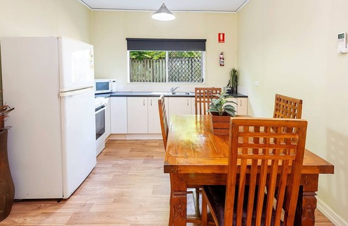 Scarness Apartment | Coconut Palms Deluxe Two Bedroom Apartment - CoastHM