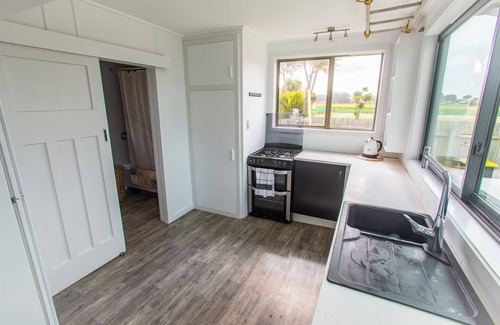 Colac Bay Cottage | Colac Bay.