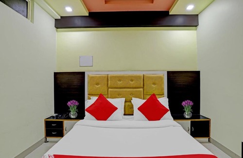 Visnagar Hotel | Collection O Hotel Shiv Villa