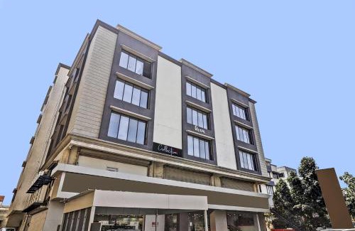 Kamrej Hotel | Collection O Laxmi Kuber