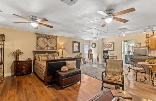 College Park House | College Park-Orlando 5Star Villa Oasis - Home Away From Home - QUIET Neighborhood-PRIVATE Botanical Courtyard - mins from EOLA,DT, Winter Park - Free Parking & EV Plug In