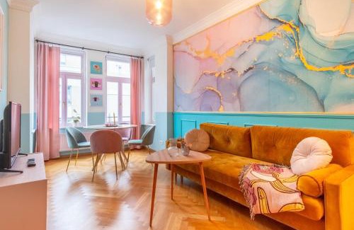 Stotteritz Apartment | colorful, working place, Netflix, sight seeing