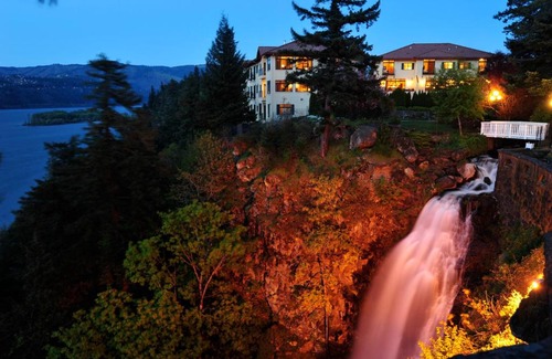 Hood River Hotel | Columbia Cliff Villas