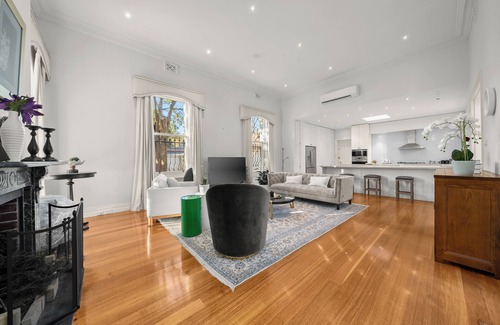 Kew House | COMAQUES one of Melbourne's most beautifully Building