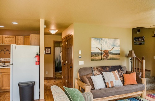 Hill City Cabin | Come enjoy Saddle Ridge!