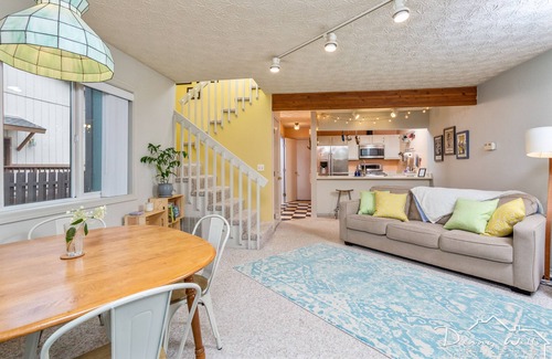 Turnagain House | Come Relax at the Lake Hood Cottage!