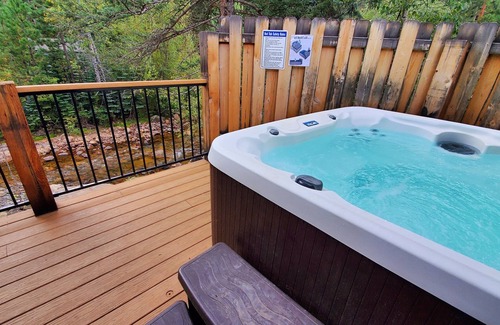 Estes Park Condo | Come stay at the Blue Spruce Cabin for unbelievable views!