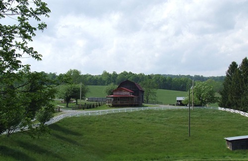 Wytheville Cabin | Come stay in our cabin and experience the tranquility of the countryside!