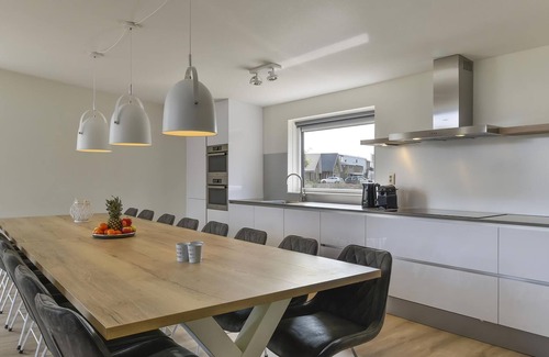 Leuken House | Comfort 16-person water villa in the holiday park Landal Marina Resort Well