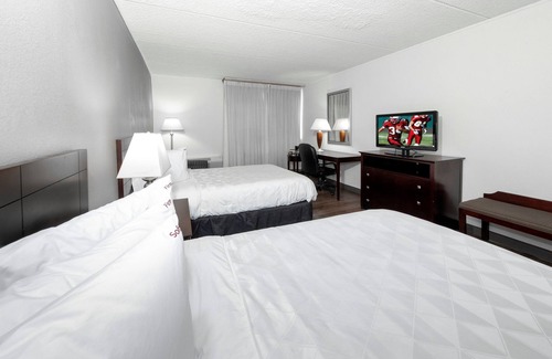 Carteret Hotel | Comfort and Convenience! 2 Comfortable Units, Free Parking, Pets Allowed!