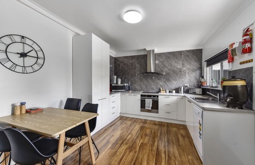 Mount Gambier House | Comfort behind Crouch In CBD, newly renovated, perfect for the family & pets