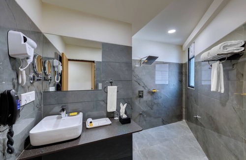 Ahmedabad Hotel | Comfort Inn sapphire Chandkheda