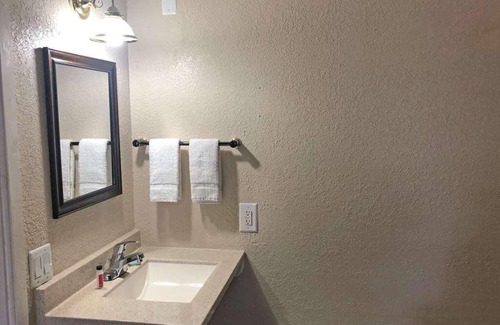 Harrisonville Hotel | Comfort Meets Affordability in Knights Inn Harrisonville! Pet-friendly Property