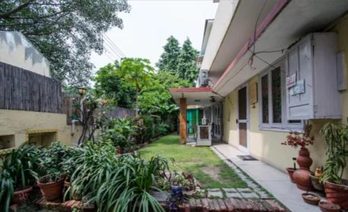Safdarjung Enclave Bed & Breakfast | Comfort Point Bed & Breakfast