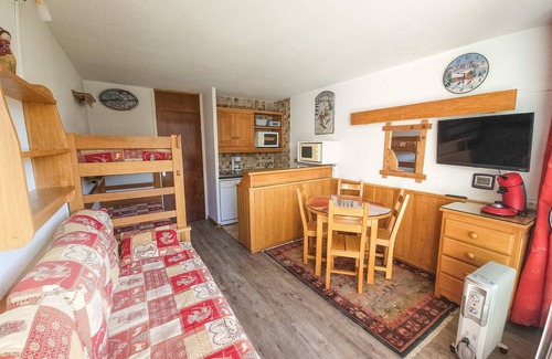 Les Menuires Apartment | Comfort studio for 3, near slopes, southwest balcony