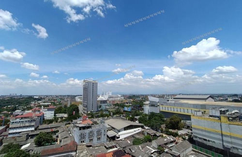 Pondokcina Apartment | Comfortable Studio with City View Balcony - Mahata Margonda