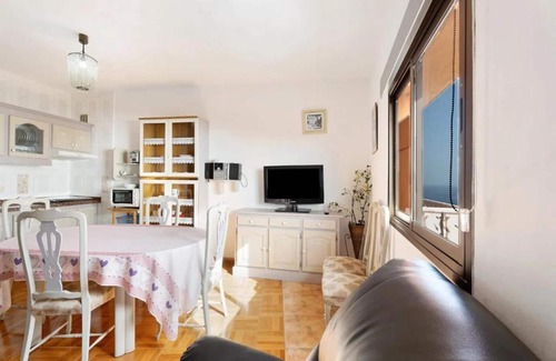 Valverde Ski Chalet | Comfortable 2 bedroom house with beautiful sea views