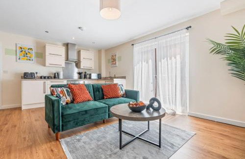 Leicester City Centre Apartment | Comfortable 3-Bedroom Ground Floor Flat, Family-Friendly, Central, Free Wi-Fi, Sleeps 7