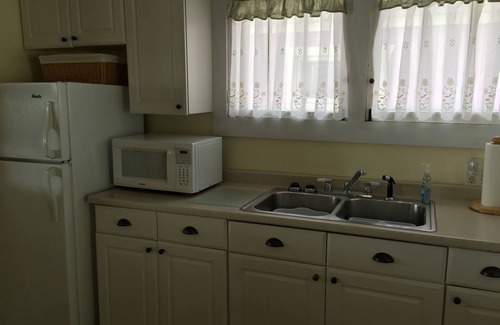 Elmhurst Cottage | Comfortable, 3 Bedroom Waterfront Cottage on Chautauqua Lake