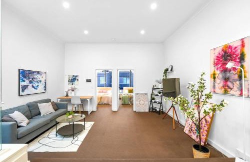 Caulfield North Apartment | Comfortable 3BR Apt in Heart of Caulfield North
