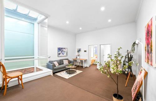 Caulfield North Apartment | Comfortable 3BR Apt in Heart of Caulfield North