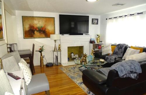 Randolph House | Comfortable and Convenient 3 Bed Home