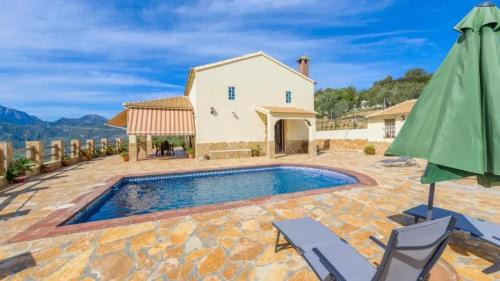 El Gastor Ski Chalet | Comfortable Chalet in El Gastor with Private Pool