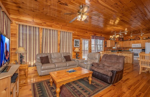 Sevierville Cabin | Comfortable Large Group Accommodations