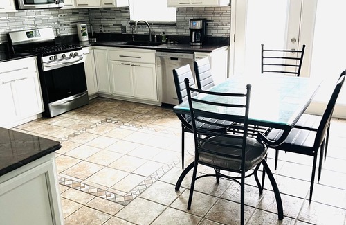 Indianapolis House | Comfortable Midtown Retreat near Meridian Kessler Area
