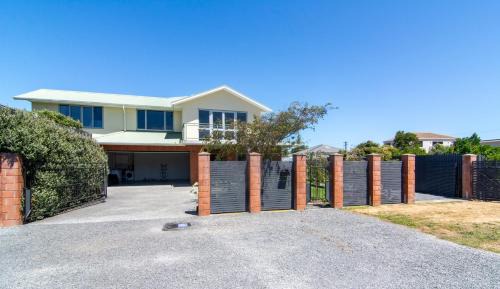 Kaikoura House | Comfortable Spacious Home, Close to Beach
