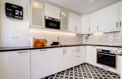 Penha de Franca House | Comfortable Town House in Quiet Area by LovelyStay