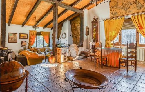 Valverde de Leganes Villa | Comfortable villa with mountain views - Valverde de Leganés