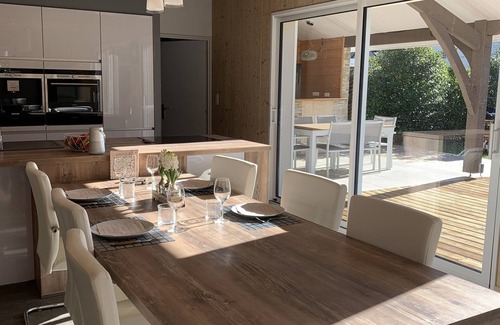 Saint-Mamet House | Comfortable villa, air conditioning, 3 bedrooms, 3 bathrooms, garden