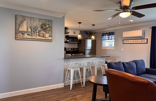 Surfside Beach House | Comfy Coastal Cottage Three