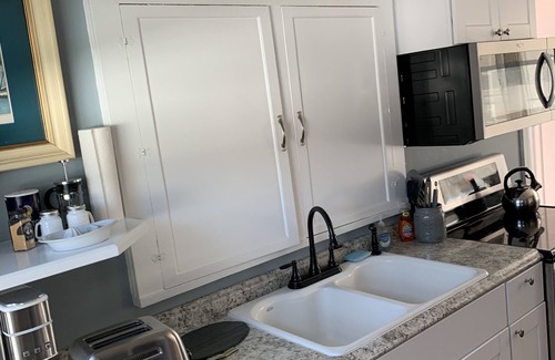 Poultney Cottage | Comfy Cottage in Historic East Poultney