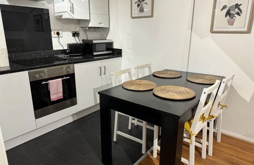 Atlantic Wharf Apartment | Comfy Flat Close to City Centre