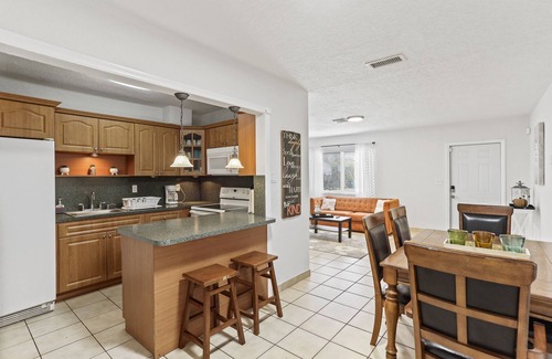 Coral Terrace House | COMFY HOME in suburban neighborhood off US-41 (Calle Ocho)