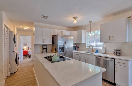 Dunedin Condo | Comfy King Beds Spotlessly Clean 1 Mi 2 Honeymoon Isl Beach Pass Included 4 Stay