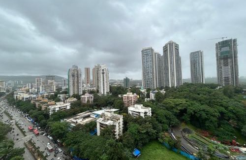 Malad East House | Comfy Stay with a Great view near Oberoi Mall